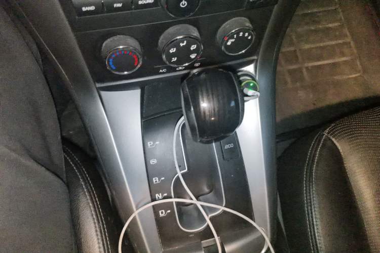 Used Chevrolet Captiva 2014 2.4L Two-Wheel Drive Urban Version 7 Seats Gear Lever