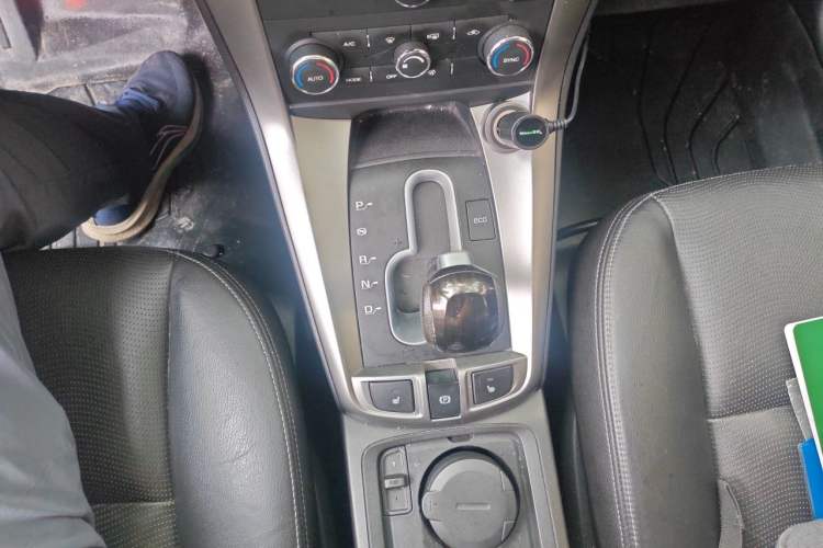 Used Chevrolet Captiva 2014 2.4L 4x4 Flagship Edition 7 Seats Gear Lever
