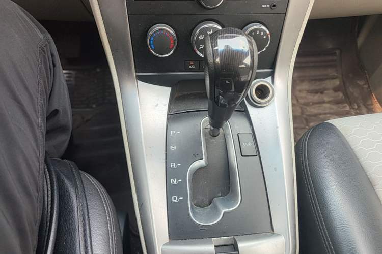 Used Chevrolet Captiva 2014 2.4L Two-Wheel Drive City Edition 5 Seats Gear Lever