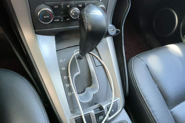 Used Chevrolet Captiva 2014 2.4L 4x4 Flagship Edition 7 Seats Gear Lever