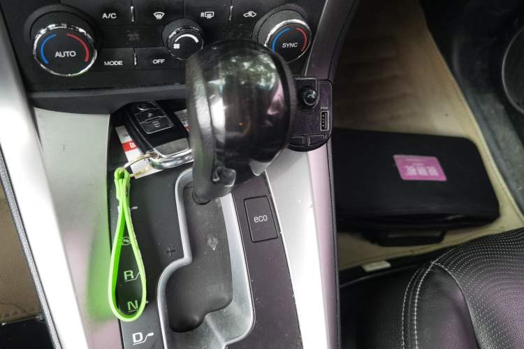 Used Chevrolet Captiva 2014 2.4L 4x4 Flagship Edition 7 Seats Gear Lever