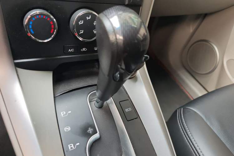 Used Chevrolet Captiva 2014 2.4L Two-Wheel Drive City Edition 5 Seats Gear Lever