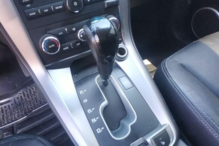 Used Chevrolet Captiva 2014 2.4L 4x4 Flagship Edition 7 Seats Gear Lever