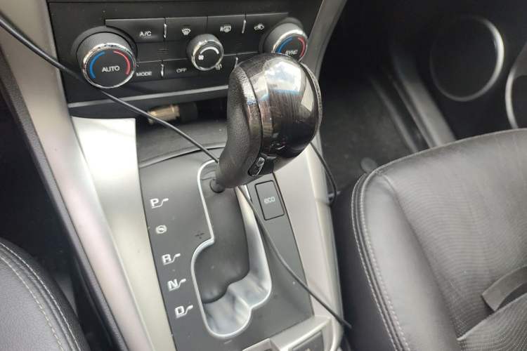 Used Chevrolet Captiva 2014 2.4L 4x4 Flagship Edition 7 Seats Gear Lever