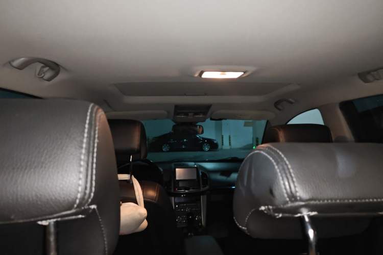 Used Chevrolet Captiva 2014 2.4L 4x4 Flagship Edition 7 Seats Headliner