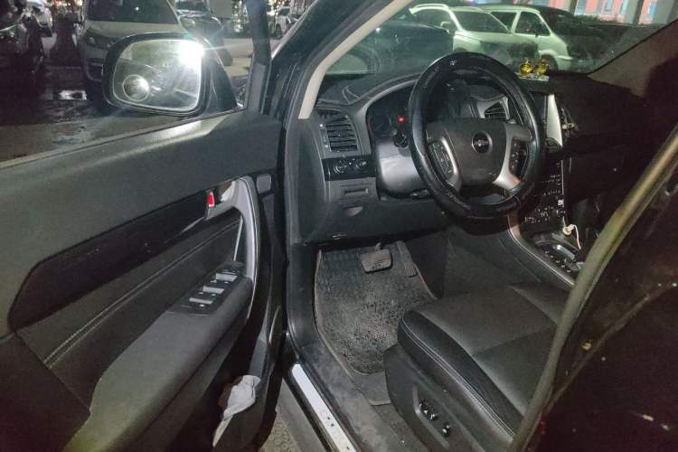 Used Chevrolet Captiva 2014 2.4L 4x4 Flagship Edition 7 Seats Interior 3