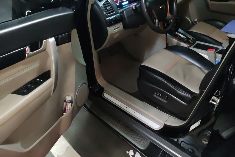 Used Chevrolet Captiva 2014 2.4L 4x4 Luxury Edition 5 Seats Interior 3