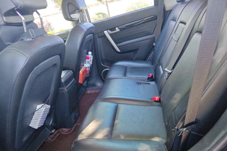 Used Chevrolet Captiva 2014 2.4L 4x4 Flagship Edition 7 Seats Interior 4
