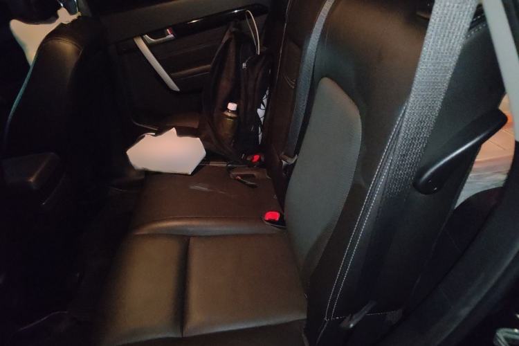 Used Chevrolet Captiva 2014 2.4L 4x4 Flagship Edition 7 Seats Interior 4