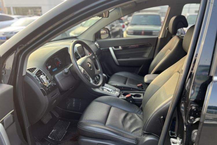 Used Chevrolet Captiva 2014 2.4L Two-Wheel Drive Urban Version 7 Seats Interior 4