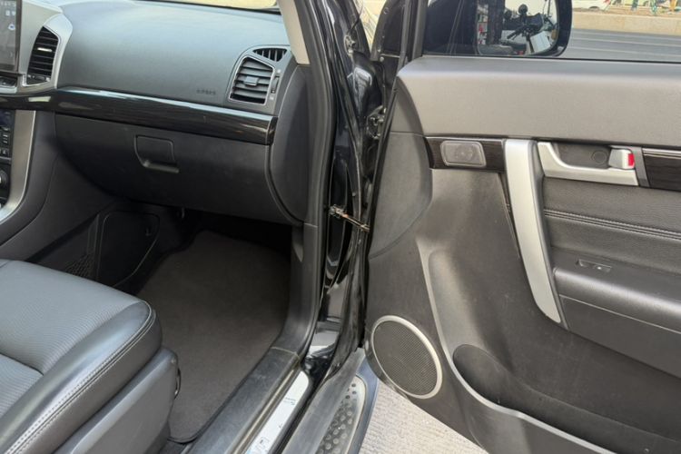 Used Chevrolet Captiva 2014 2.4L 4x4 Flagship Edition 7 Seats Interior 6