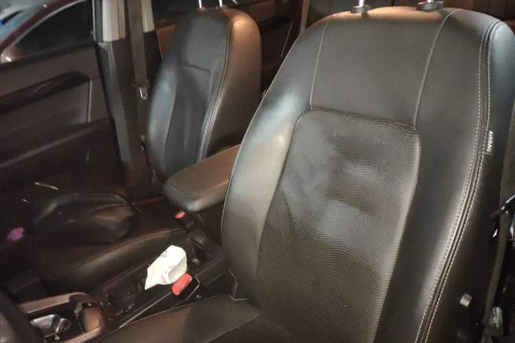 Used Chevrolet Captiva 2014 2.4L Two-Wheel Drive Urban Version 7 Seats Left Front Seat