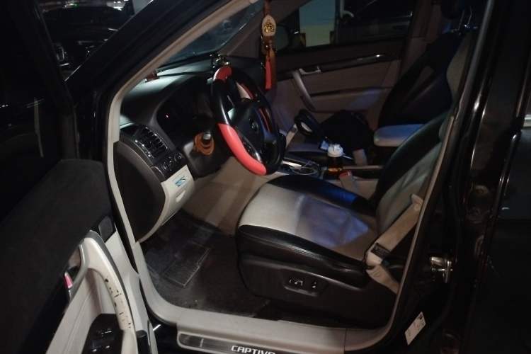 Used Chevrolet Captiva 2014 2.4L 4x4 Luxury Edition 5 Seats Left Front Seat