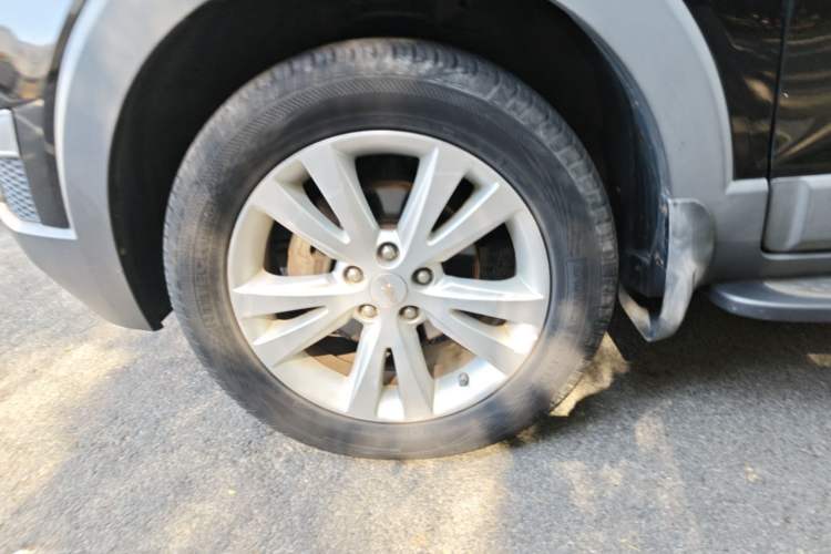 Used Chevrolet Captiva 2014 2.4L 4x4 Flagship Edition 7 Seats Left Front Wheel Hub