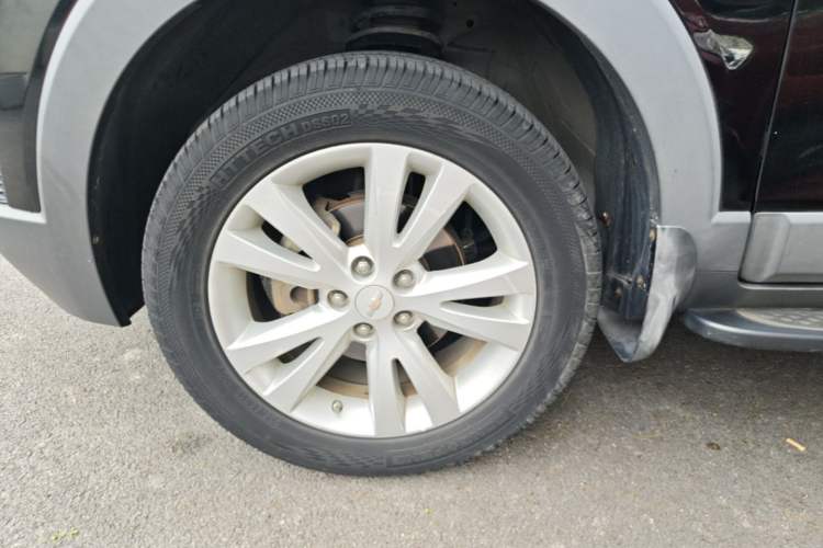 Used Chevrolet Captiva 2014 2.4L 4x4 Flagship Edition 7 Seats Left Front Wheel Hub