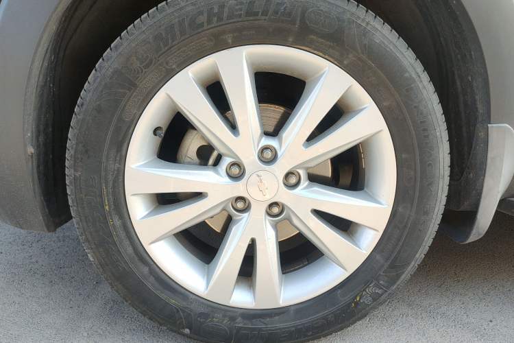 Used Chevrolet Captiva 2014 2.4L 4x4 Flagship Edition 7 Seats Left Front Wheel Hub