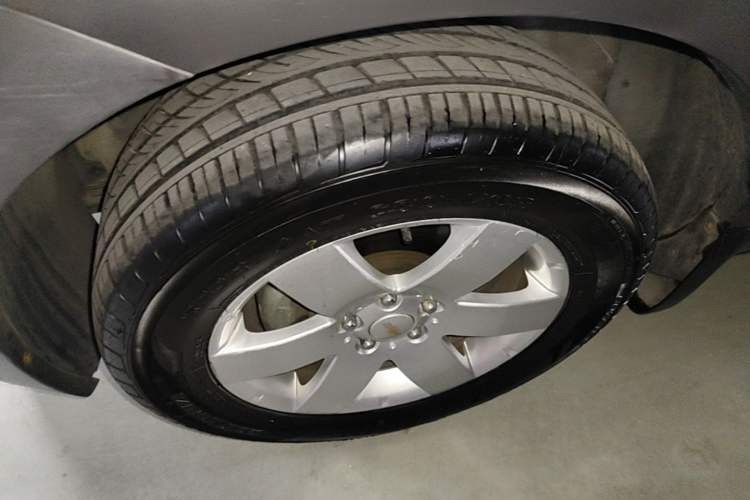Used Chevrolet Captiva 2014 2.4L Two-Wheel Drive Urban Version 7 Seats Left Front Wheel Hub