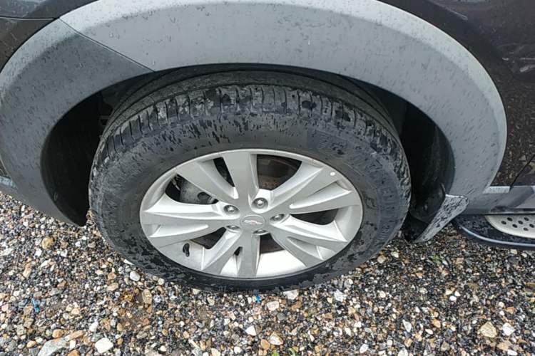 Used Chevrolet Captiva 2014 2.4L 4x4 Flagship Edition 7 Seats Left Front Wheel Hub