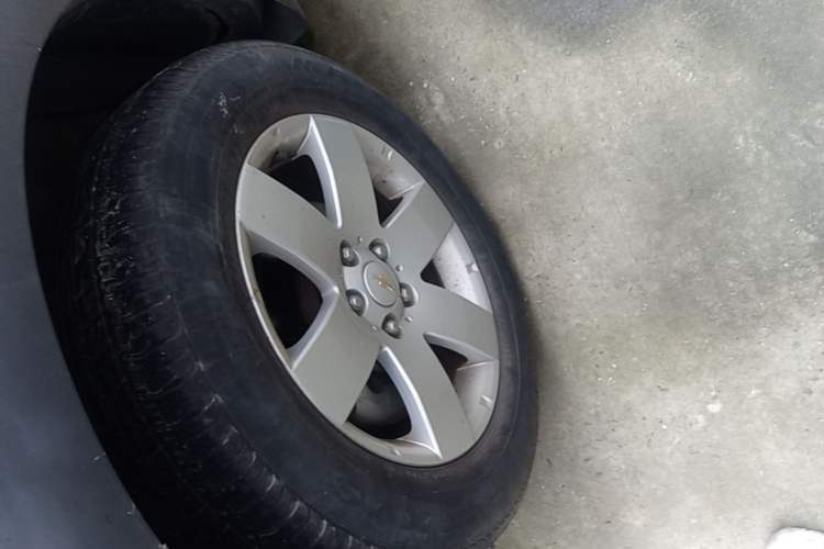 Used Chevrolet Captiva 2014 2.4L Two-Wheel Drive Urban Version 7 Seats Left Front Wheel Hub