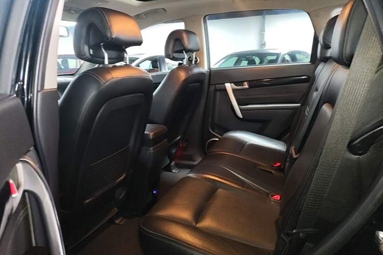 Used Chevrolet Captiva 2014 2.4L Two-Wheel Drive Urban Version 7 Seats Left Rear Seat