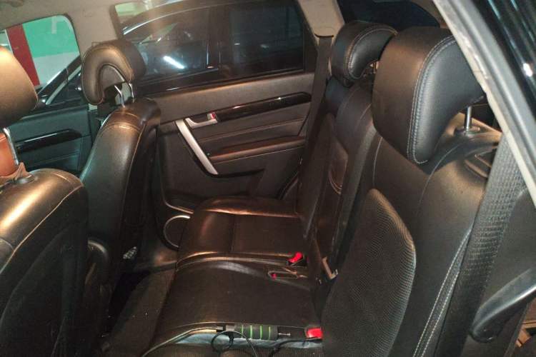 Used Chevrolet Captiva 2014 2.4L Two-Wheel Drive Urban Version 7 Seats Left Rear Seat