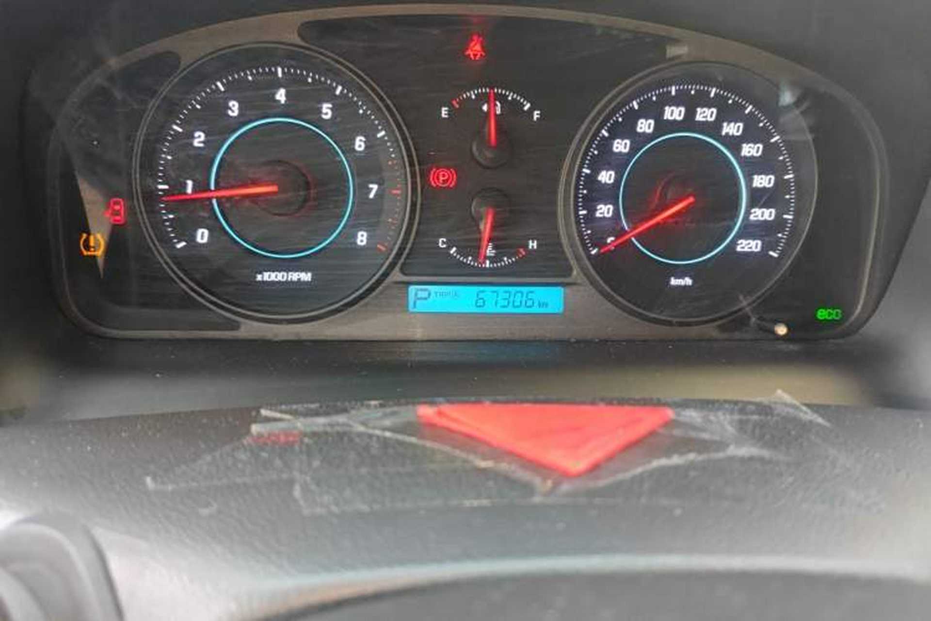 Used Chevrolet Captiva 2014 2.4L 4x4 Flagship Edition 7 Seats Odometer Close Up