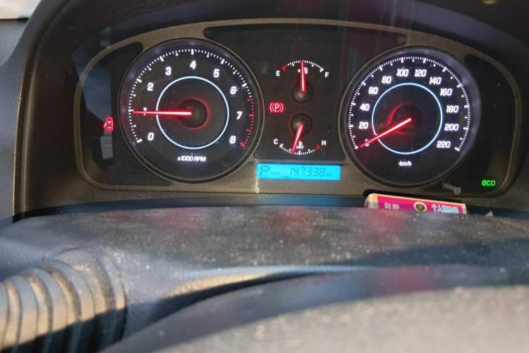 Used Chevrolet Captiva 2014 2.4L 4x4 Luxury Edition 5 Seats Odometer Close Up