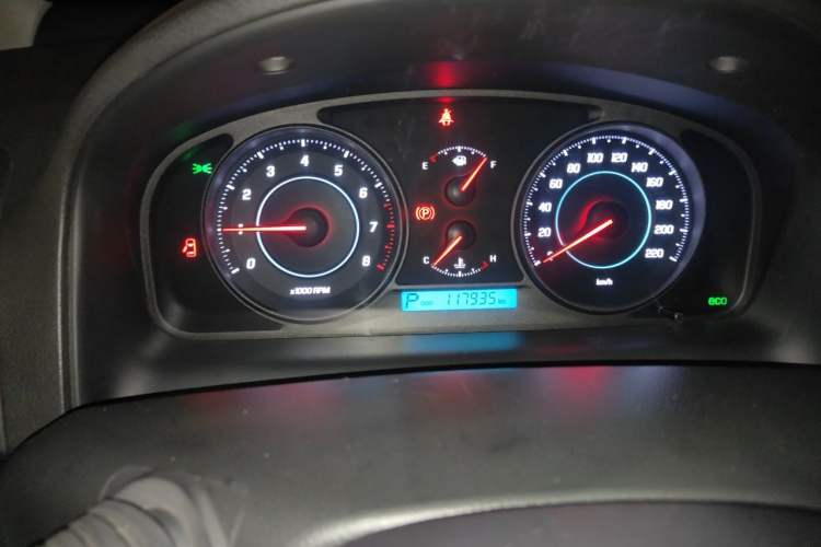 Used Chevrolet Captiva 2014 2.4L 4x4 Flagship Edition 7 Seats Odometer Close Up