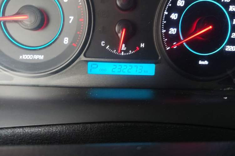 Used Chevrolet Captiva 2014 2.4L Two-Wheel Drive Urban Version 7 Seats Odometer Close Up
