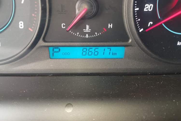 Used Chevrolet Captiva 2014 2.4L Two-Wheel Drive Urban Version 7 Seats Odometer Close Up