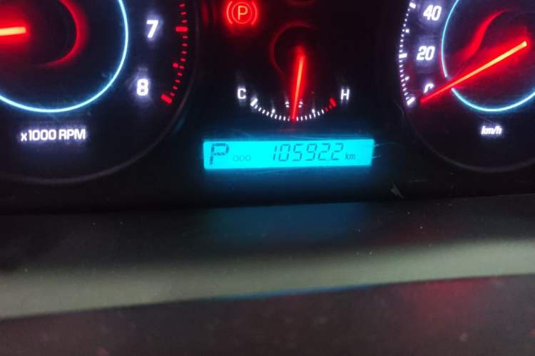 Used Chevrolet Captiva 2014 2.4L Two-Wheel Drive Urban Version 7 Seats Odometer Close Up