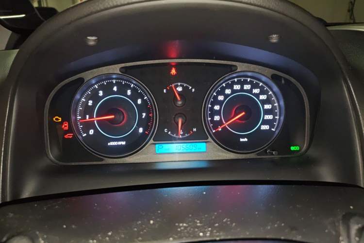 Used Chevrolet Captiva 2014 2.4L Two-Wheel Drive Urban Version 7 Seats Odometer Close Up