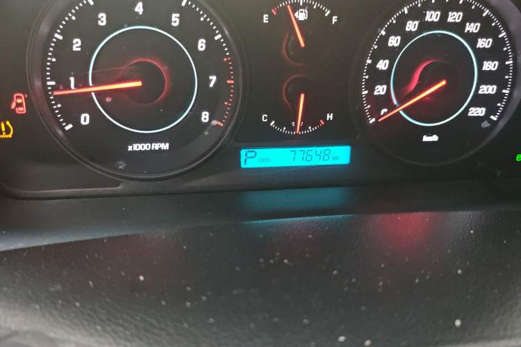 Used Chevrolet Captiva 2014 2.4L 4x4 Flagship Edition 7 Seats Odometer Close Up