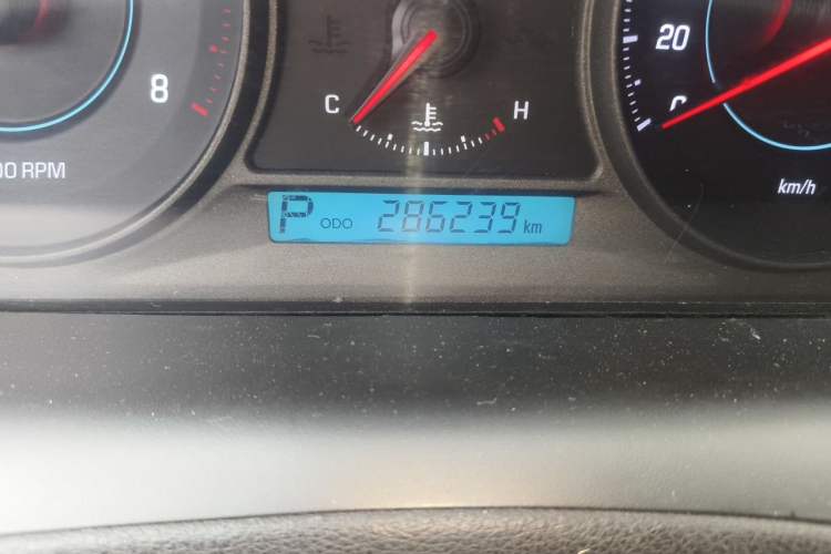 Used Chevrolet Captiva 2014 2.4L 4x4 Flagship Edition 7 Seats Odometer Close Up