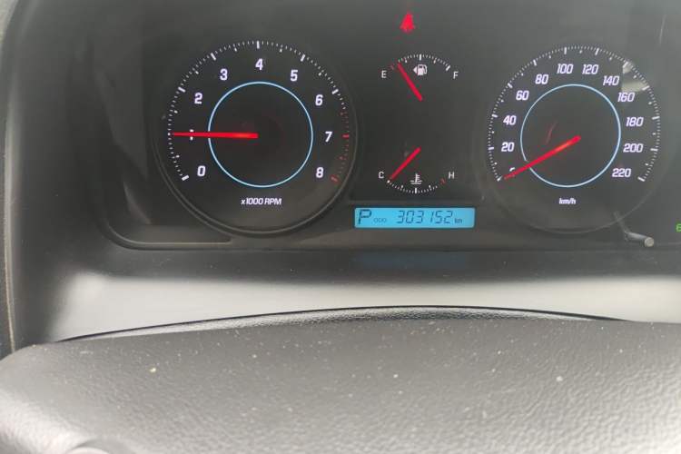 Used Chevrolet Captiva 2014 2.4L 4x4 Flagship Edition 7 Seats Odometer Close Up