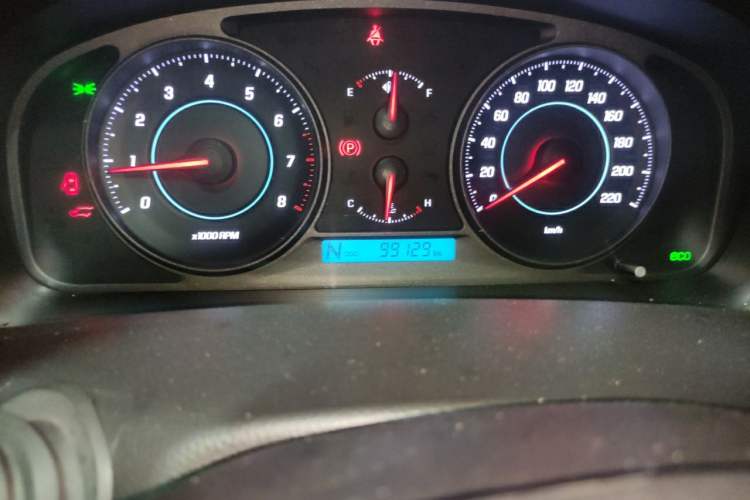 Used Chevrolet Captiva 2014 2.4L 4x4 Luxury Edition 5 Seats Odometer Close Up