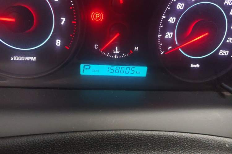 Used Chevrolet Captiva 2014 2.4L 4x4 Flagship Edition 7 Seats Odometer Close Up