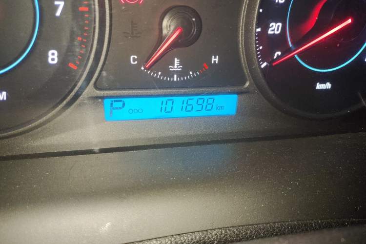 Used Chevrolet Captiva 2014 2.4L Two-Wheel Drive Urban Version 7 Seats Odometer Close Up