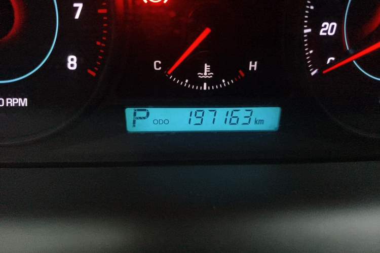Used Chevrolet Captiva 2014 2.4L 4x4 Flagship Edition 7 Seats Odometer Close Up
