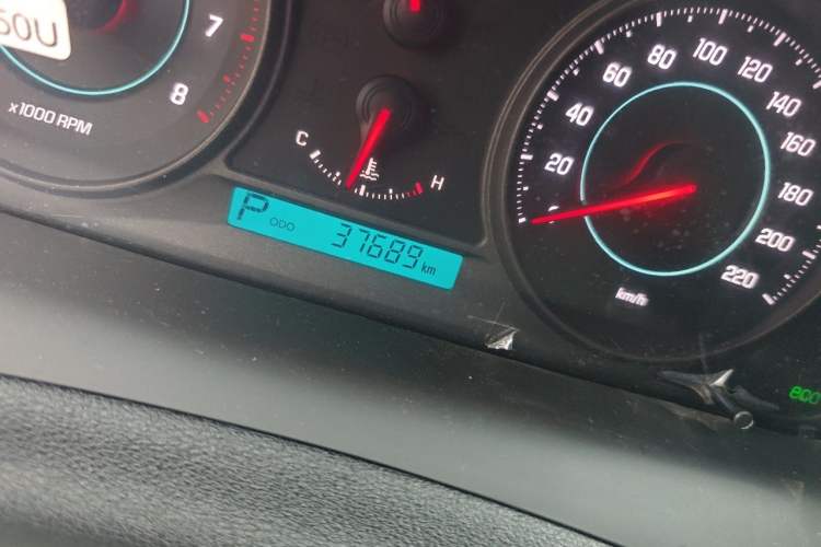 Used Chevrolet Captiva 2014 2.4L 4x4 Flagship Edition 7 Seats Odometer Close Up