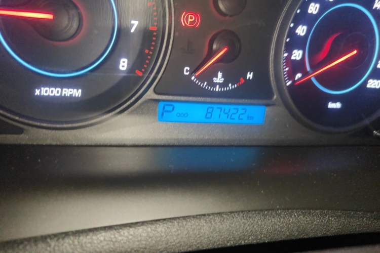 Used Chevrolet Captiva 2014 2.4L Two-Wheel Drive Urban Version 7 Seats Odometer Close Up