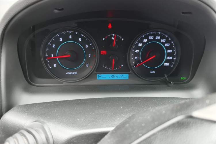 Used Chevrolet Captiva 2014 2.4L 4x4 Flagship Edition 7 Seats Odometer Close Up