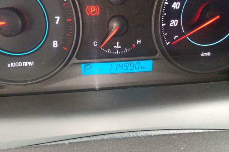 Used Chevrolet Captiva 2014 2.4L 4x4 Flagship Edition 7 Seats Odometer Close Up