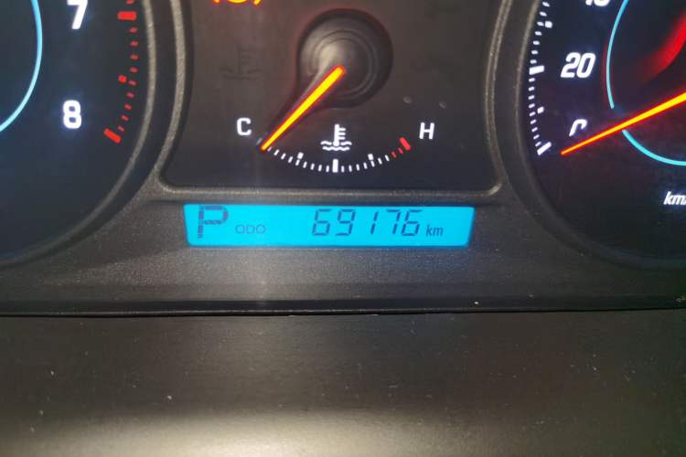 Used Chevrolet Captiva 2014 2.4L 4x4 Flagship Edition 7 Seats Odometer Close Up
