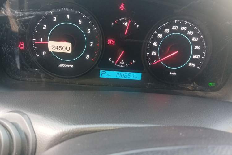 Used Chevrolet Captiva 2014 2.4L 4x4 Flagship Edition 7 Seats Odometer Close Up