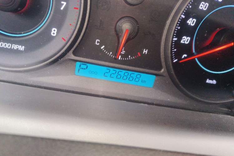 Used Chevrolet Captiva 2014 2.4L Two-Wheel Drive Urban Version 7 Seats Odometer Close Up