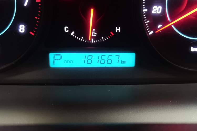 Used Chevrolet Captiva 2014 2.4L 4x4 Flagship Edition 7 Seats Odometer Close Up