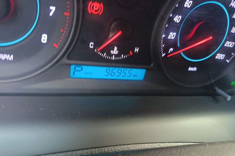 Used Chevrolet Captiva 2014 2.4L Two-Wheel Drive Urban Version 7 Seats Odometer Close Up
