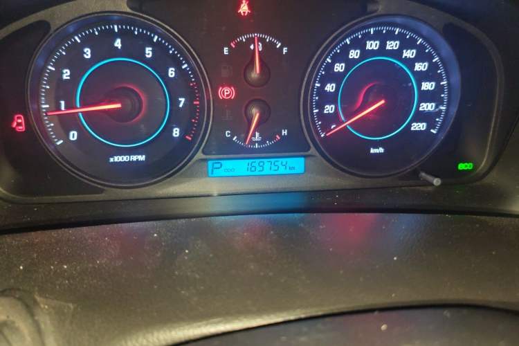 Used Chevrolet Captiva 2014 2.4L Two-Wheel Drive Urban Version 7 Seats Odometer Close Up