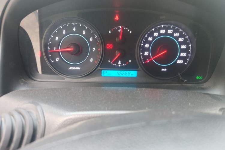 Used Chevrolet Captiva 2014 2.4L 4x4 Flagship Edition 7 Seats Odometer Close Up
